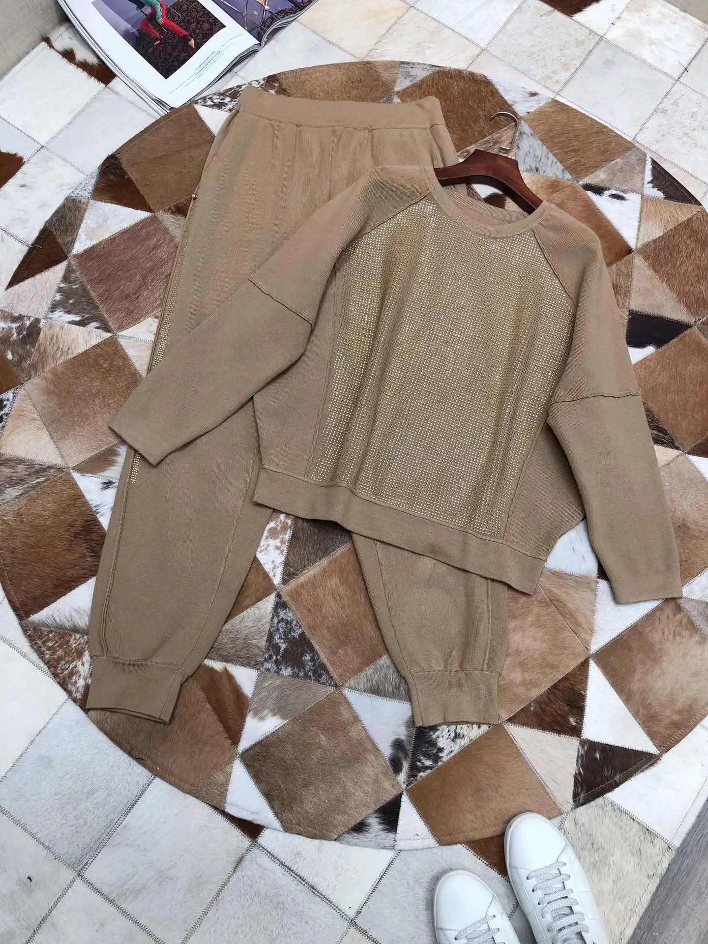 

2019 ladies fashion stitching hot drilling knit suit top + elastic waist small harem pants 2 sets 0901