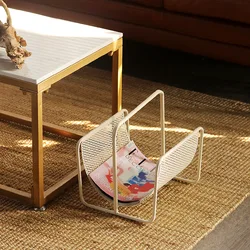 Porte revues sur pied en métal de style nordique et minimaliste 