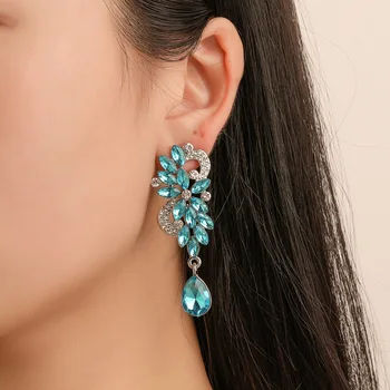 

Europeans and Americans exaggerated Crystal Earrings Creativity flash pendant earrings temperament long bridal spot