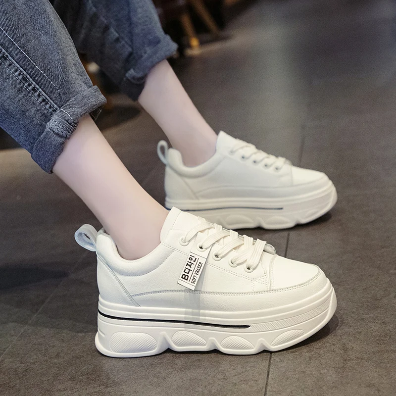 Clogs Platform All-Match Sports Shoes Lady Autumn Round Toe Casual Female Sneakers Fashion Women's Creepers Basket New