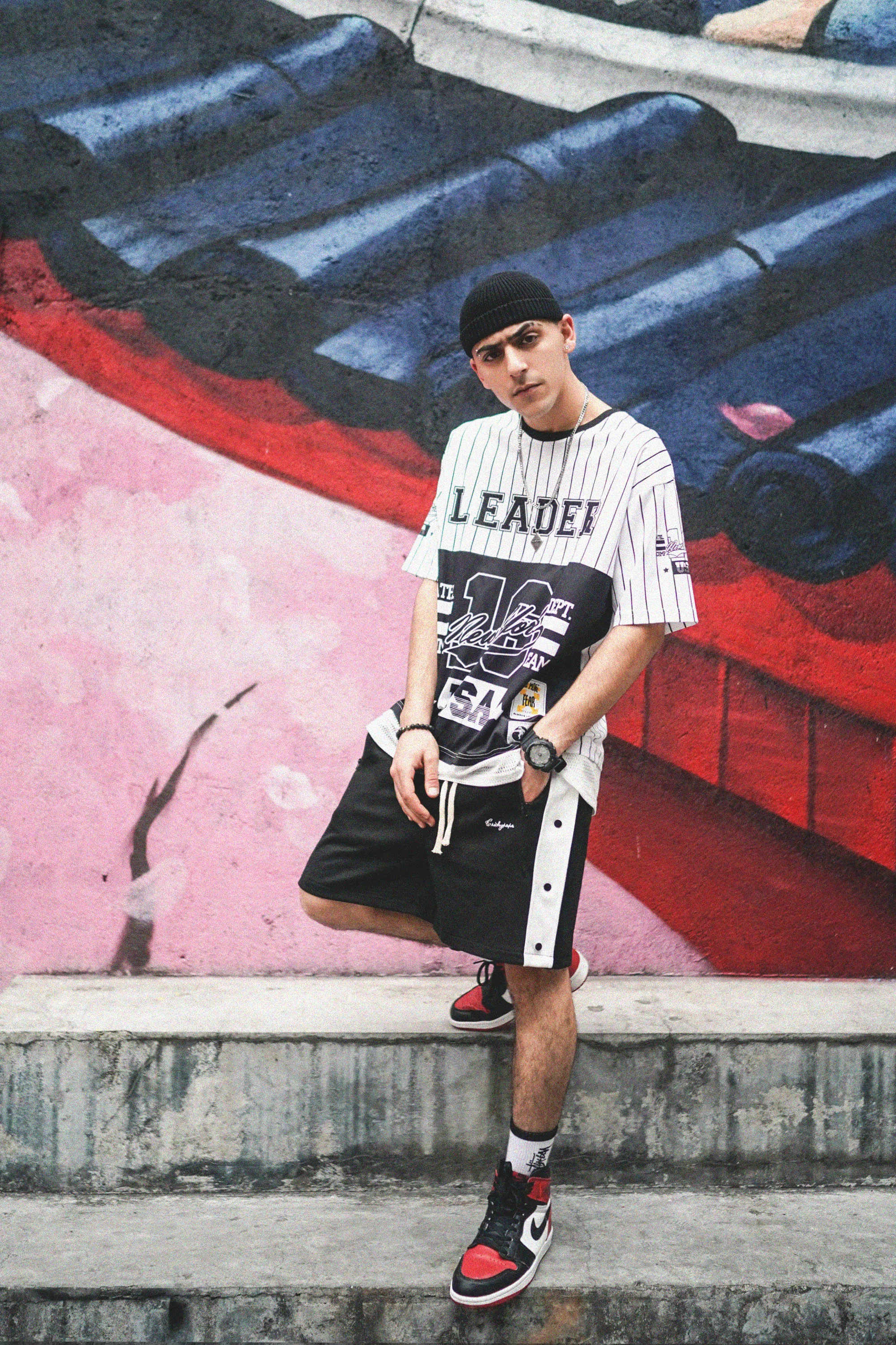 

Sport Elastic Waist Drawstring Summer Beach Boy Male Trouser Button Side Split Hip Hop Streetwear Black Men Shorts