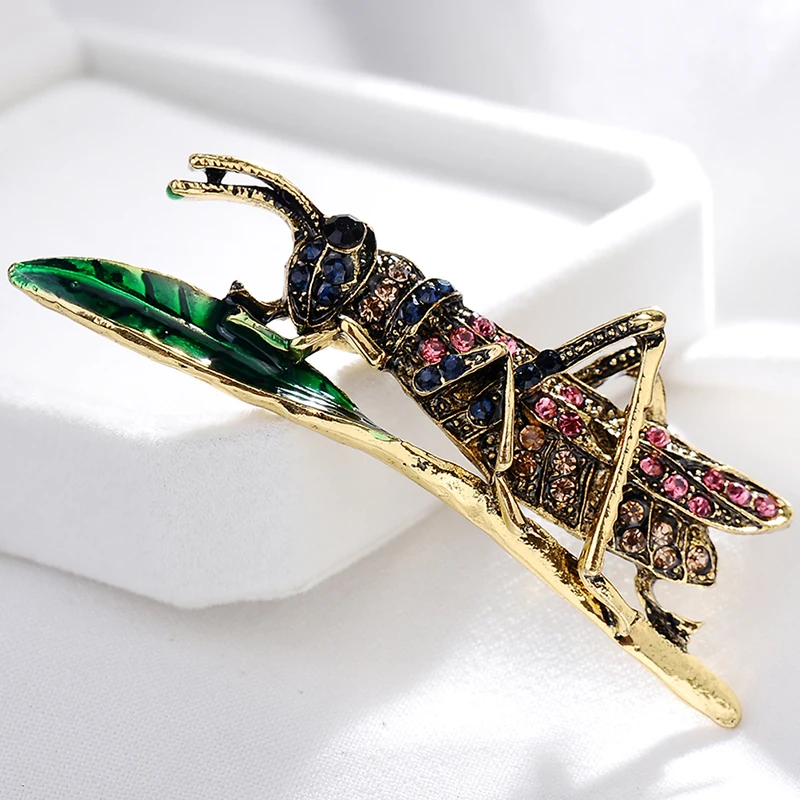 Vintage Grasshopper Fish Horse Bird Cat Flamingo Elephant Brooches For Women Cute Insect Brooch Pin Winter Coat Accessories Gift