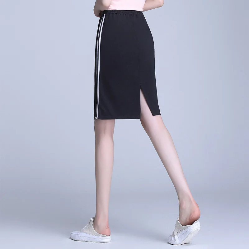 Спортивная повседневная юбка в полоску сбоку Черная открытая на один шаг на сумку на юбку бедра, высокая талия прямая юбка