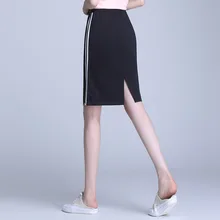 Спортивная повседневная юбка в полоску сбоку Черная открытая на один шаг на сумку на юбку бедра, высокая талия прямая юбка