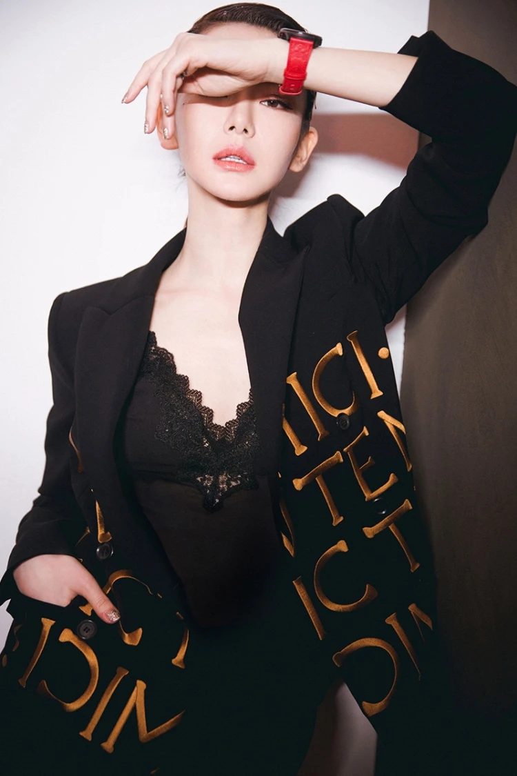 Осенний Черный Блейзер, модная короткая куртка с вышивкой, приталенный костюм с длинным рукавом, Женский блейзер, куртка, женская одежда нового дизайна
