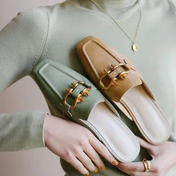 

Women's Mules Mid Heels Fashion Comfortable Slip On Chain Decorated Loafers Low Heels Almond Toe Casual Daily Mule