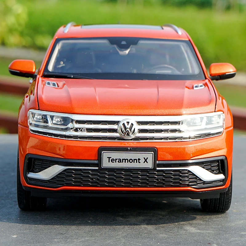 1/18 SAIC Volkswagen Teramont X оранжевый литой под давлением модель автомобиля SUV с небольшим подарком