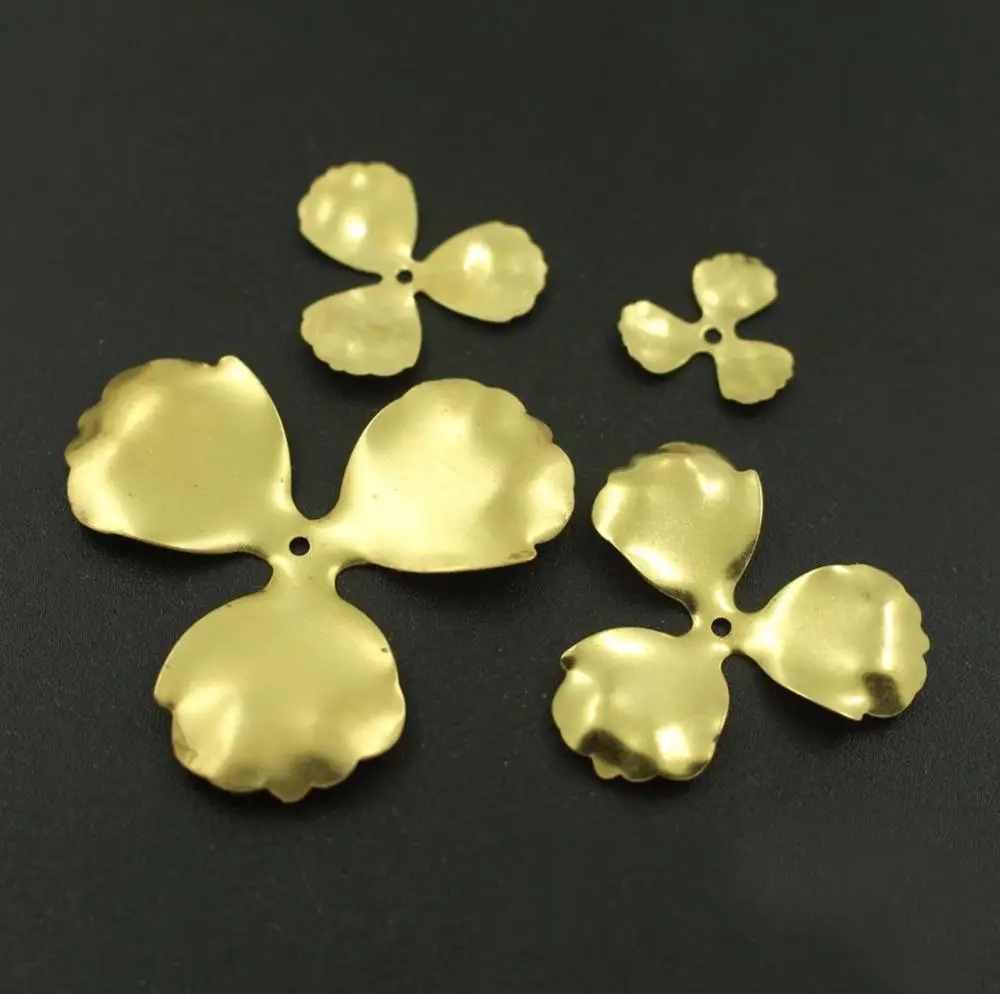 

100pcs 3 Petals Flower Pendant Charms High Quality Metal Spacer Beads Gold Silver Color DIY Stuffs Supplies Jewelry Accessories
