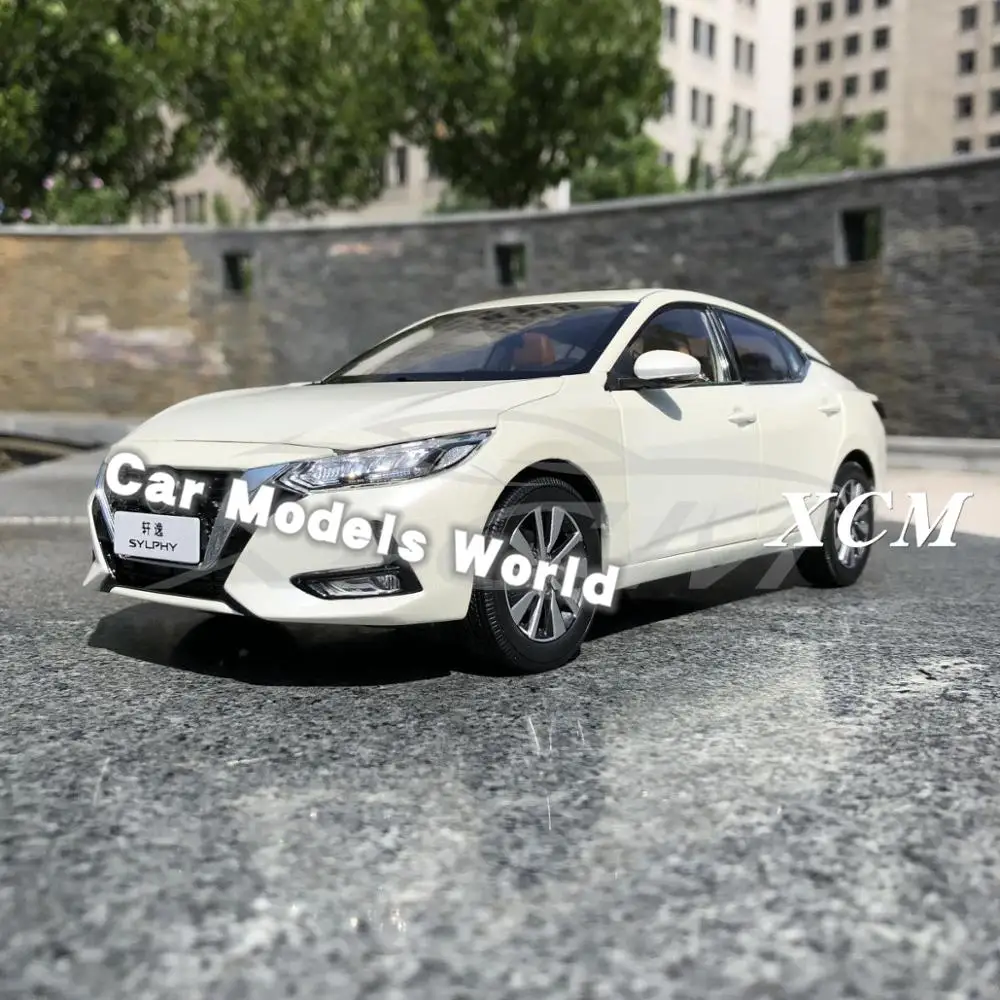 Литая под давлением модель автомобиля для Sylphy 2020 1:18 (белый) + маленький подарок! |