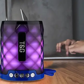 

New Wireless Bluetooth Colorful Light Small Crack Sound Speaker Audio Mobile Phone Mini Subwoofer Support TF Card / U Disk / AUX