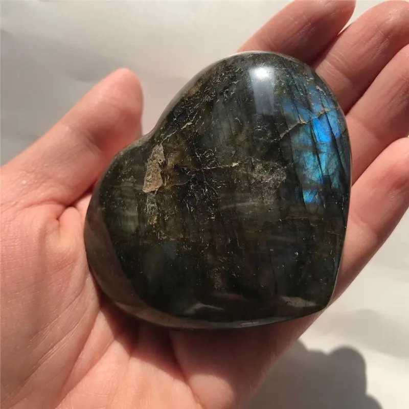 

Free Shipping Natural Crystal Heart Labradorite Love Heart Hands Crafts Figurines Table Decor Gifts Wicca Stone XYW