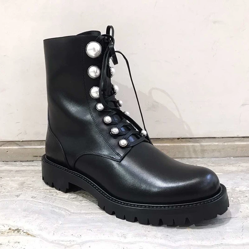 Женские ботинки с шипами и жемчугом; женская обувь на шнуровке; Zapatos De Mujer Falts Botas Mujer; женская обувь до середины икры; выразительные Ботинки martin