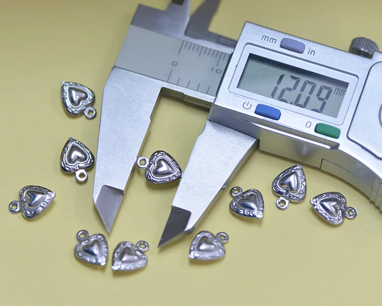 DIY ювелирные аксессуары из нержавеющей стали Форма персикового сердечка Маленькая подвеска «сделай сам» ювелирный материал ручной работы оптом