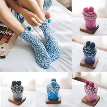 2 пары, женская зимняя Коралловая бархатная тапочка, носки с капкейками, упаковка, красочные помпоны, пушистые плюшевые Чулочные изделия, рождественский подарок