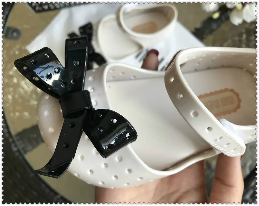 Mini Melissa/Новинка года; бразильские прозрачные сандалии с бантом для девочек; летняя детская обувь; сандалии Melissa с нескользящей подошвой для маленьких принцесс; SH19097