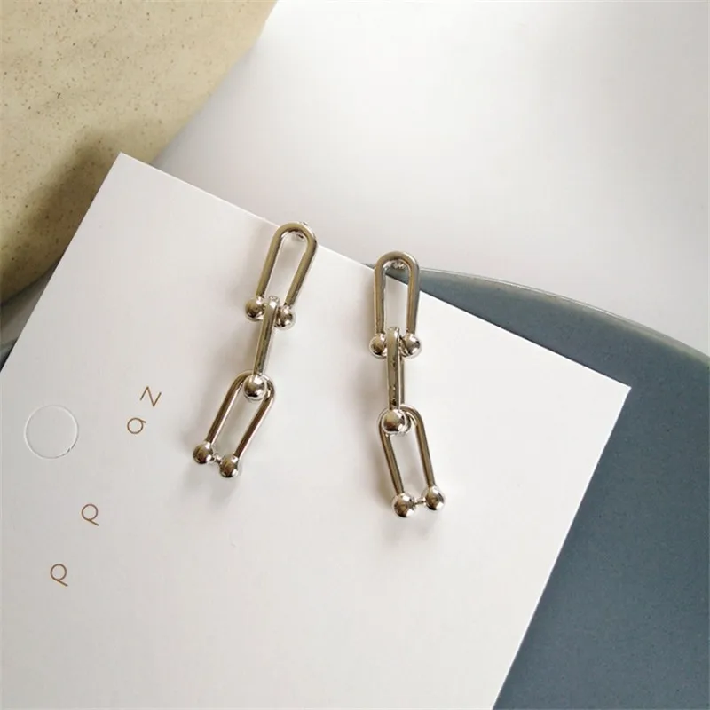 Модные золотые серьги с тремя круглыми звеньями тонкие геометрические