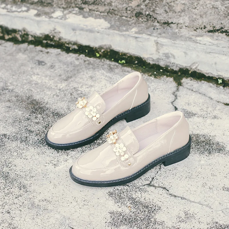 

Online Celebrity Celebrity Style British-Style Small Leather Shoes Women's Fashion Patent Leather Versatile Black Peas Students