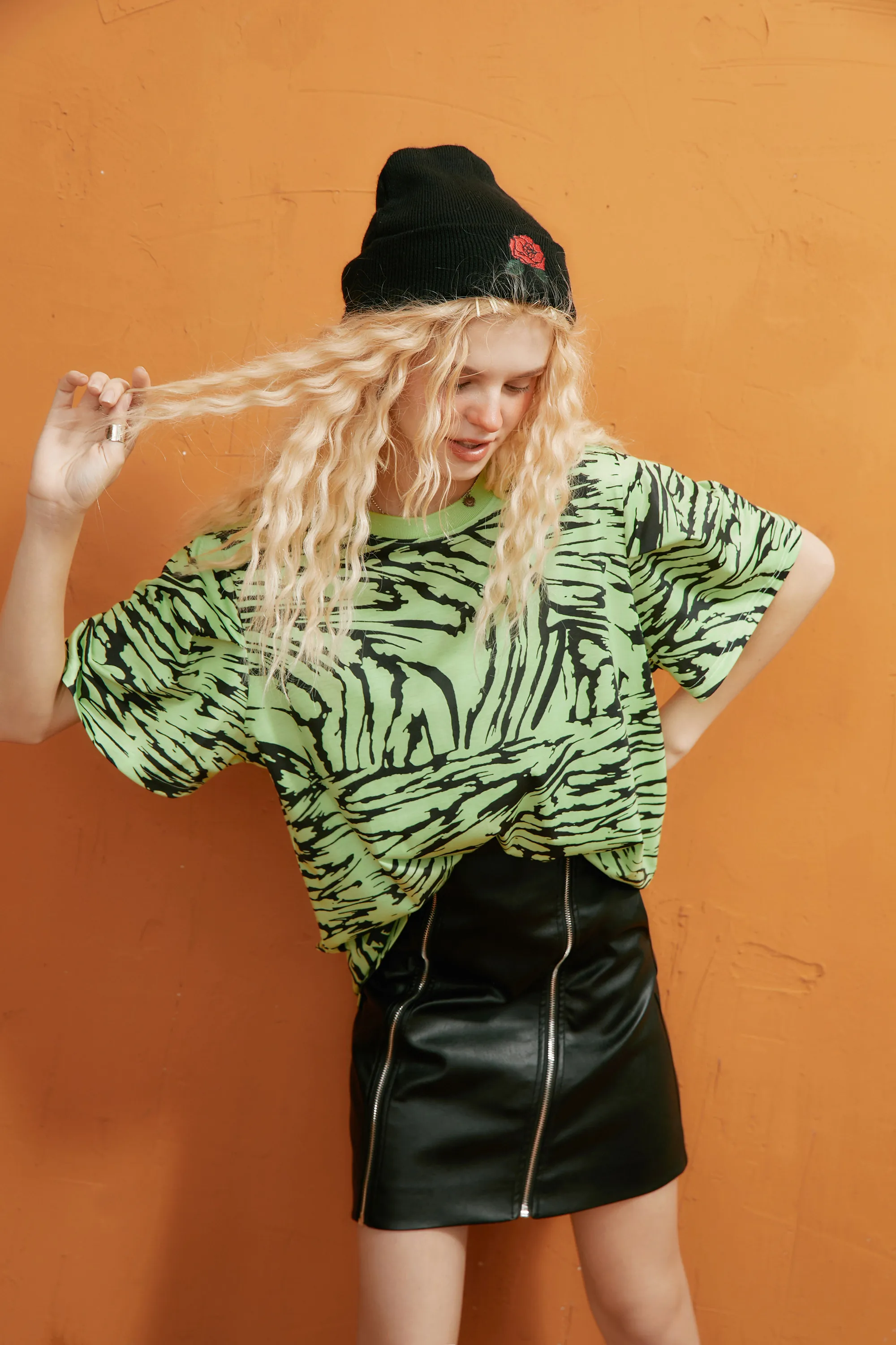 ELFSACK Harajuku Leopard Casual T-Shirts Women Tops,2020 Autumn ELF Green Striped Short Sleeve Korean Ladies Daily Basic Tee