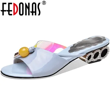 

FEDONAS Top 2020 Summer Sweet Woman Slippers Genuine Leather Rhinestone Thick Heels Sandals For Walking At Home Shoes Woman