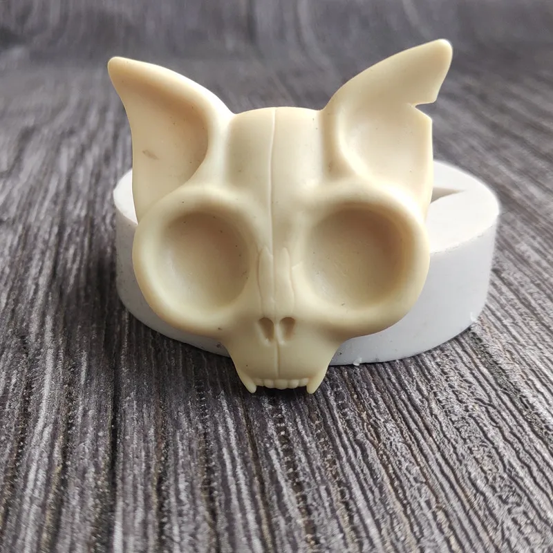 

Skull Bat Shaped Silicone Cake Mold Kitchen Baking Mold Sugar Craft Fondant Cake Tools Cake Decoration Mold Creative Tools1571