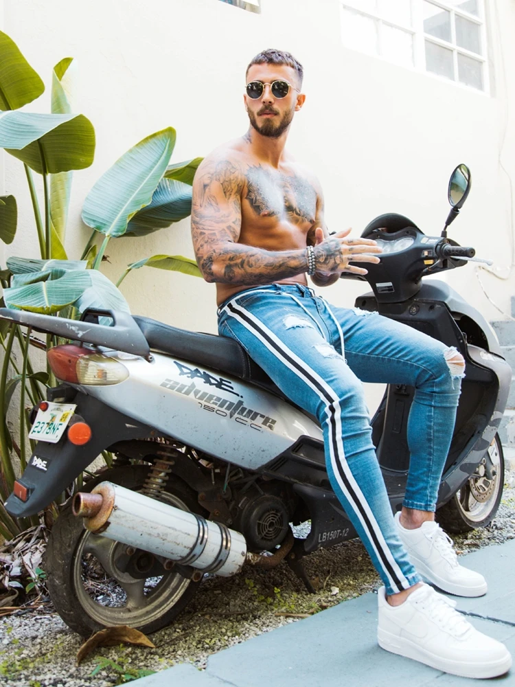 Рисунок 4 - Новинка 2021, мужские рваные брюки в стиле хип-хоп