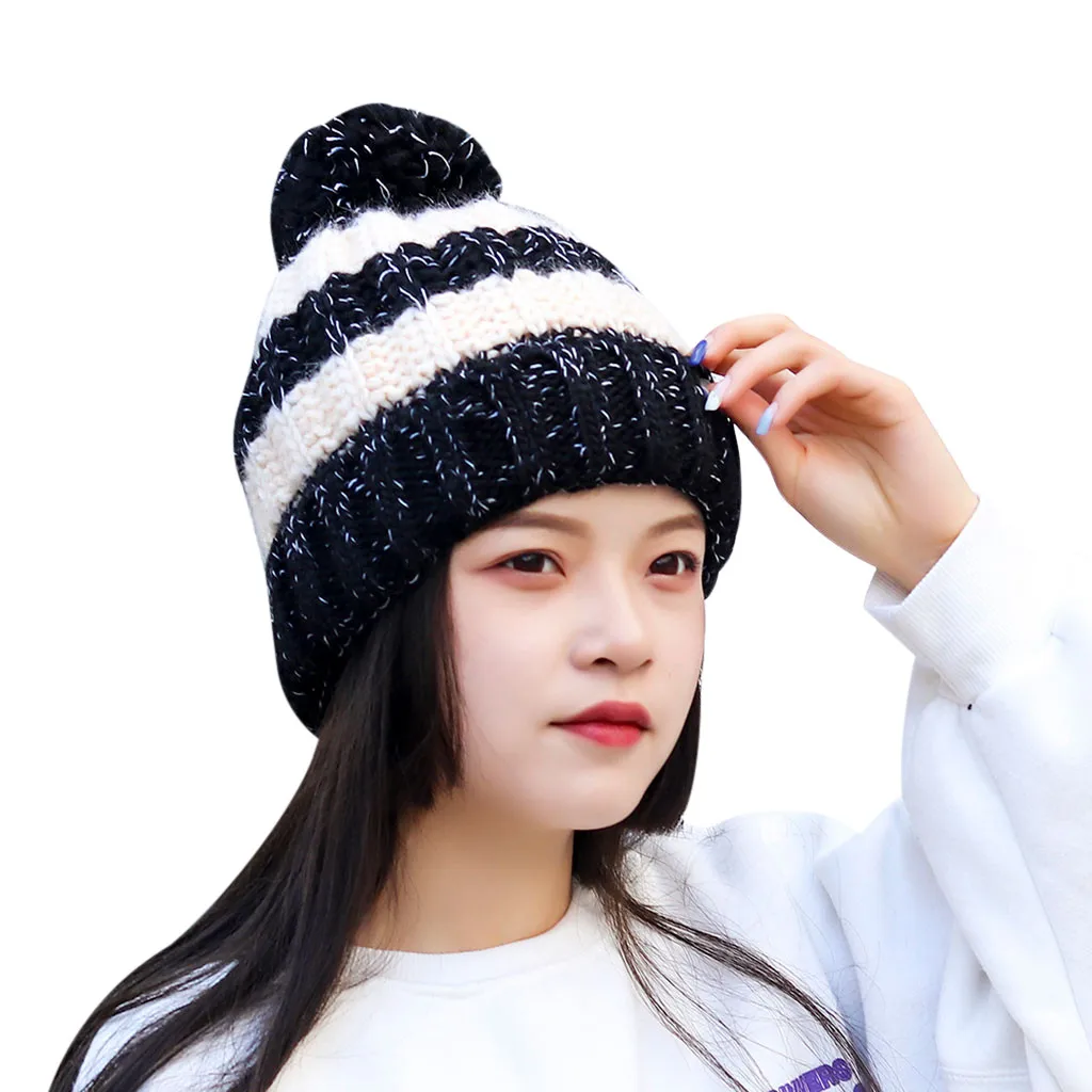 Модная зимняя женская шапка контрастного цвета теплая шерстяная в полоску