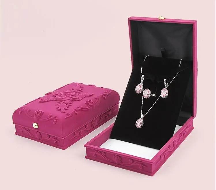 

50pcs Flocking Jewelry Set Box European Retro Embossing Pattern Ring Earring Pendant Necklace Jewelry Storage Case Gift Box SN