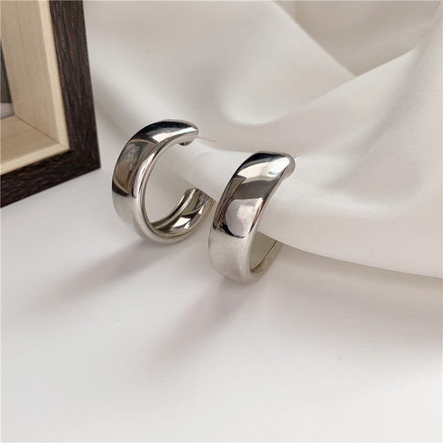 Fashion Distortion Interweave Twist Metal Circle Geometric Round Hoop Earrings for Women Accessories Retro Party Jewelry