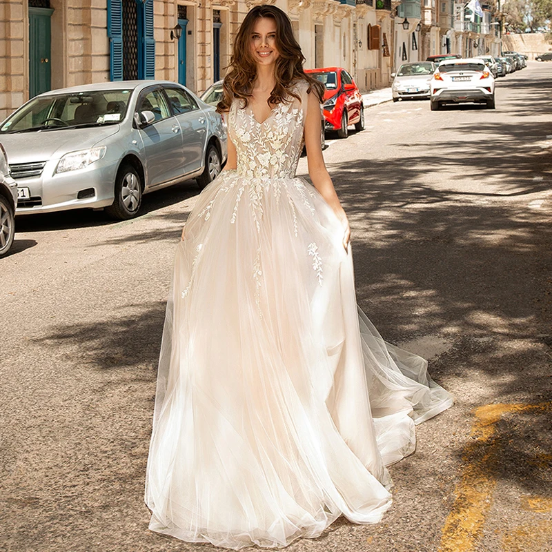 ^Cheap Eightree Chic V-hals EEN Lijn Trouwjurken Delicate Applicaties Backless Bruid Jurk Sweep Trein Bruidsjurk Mouwen Plus Size