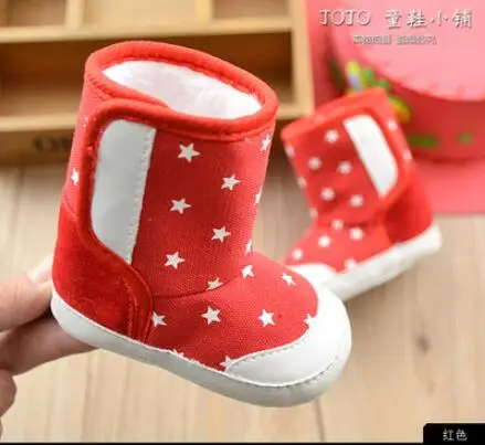 Утолщенный пуховик с капюшоном, теплая зимняя одежда для малышей сапоги-угги с мягкой подошвой анти-скольжения малыша обувь - Цвет: Красный