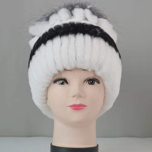 white and black Открытый зимний теплый вязаный Настоящий мех кролика шапки бини шапки Шапки Для женщин Настоящий мех кролика головные уборы Skullies шапки натуральным шапка из меха кролика рекс - Цвет: white and black