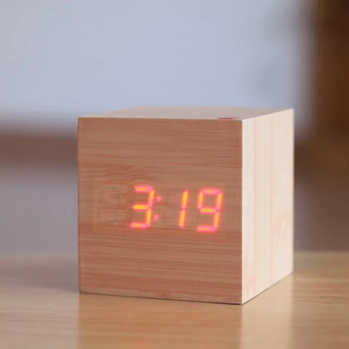 External clock. Уэльский кафедральный собор часы. Часы на башне. Часы в. Циферблат часы на башне и ворон.