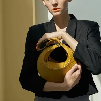 

FIRMRANCH 2020 women's new fashion crocodile pattern retro armpit single room bag meniscus handbag