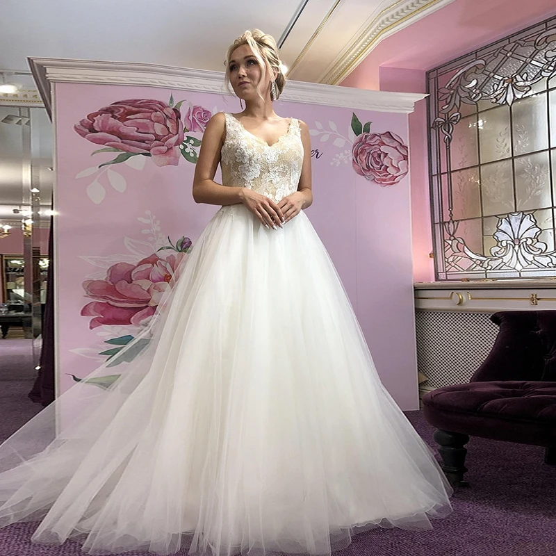 

Платье свадебное с V-образным вырезом, аппликацией и 3D цветами, 2022 тюль, длина до пола, сексуальное кружевное платье с иллюзией на спине без рукавов, со шлейфом