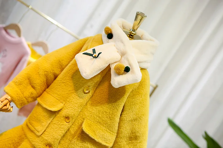 Girls coat autumn and winter models new imitation velvet children's coat in the big boy candy color fishtail top