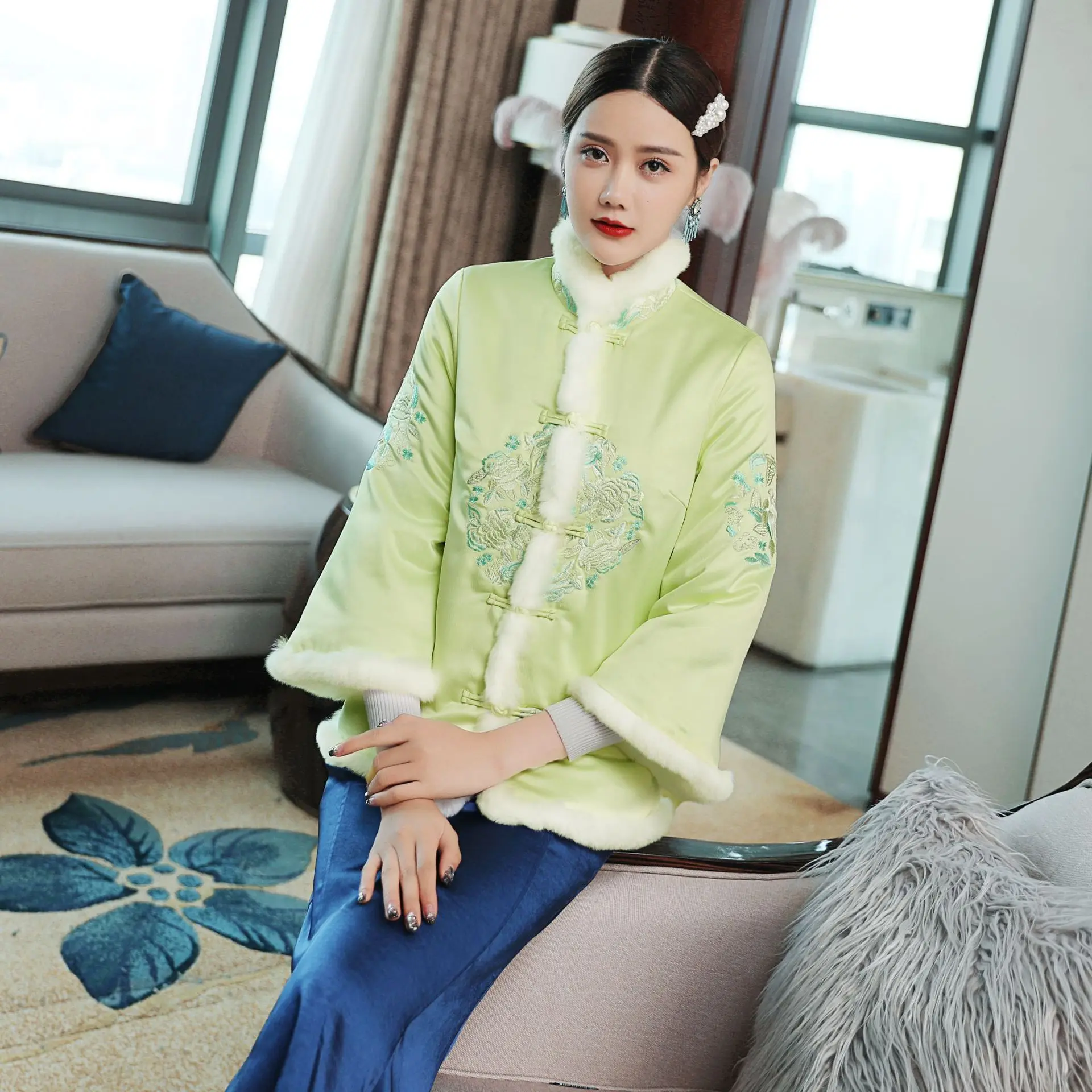

2019 Autumn And Winter New Style Fashion Peony Floral Embroidered Breasted with Rex Rabbit Fur Chinese Style Padded Cotton Jacke