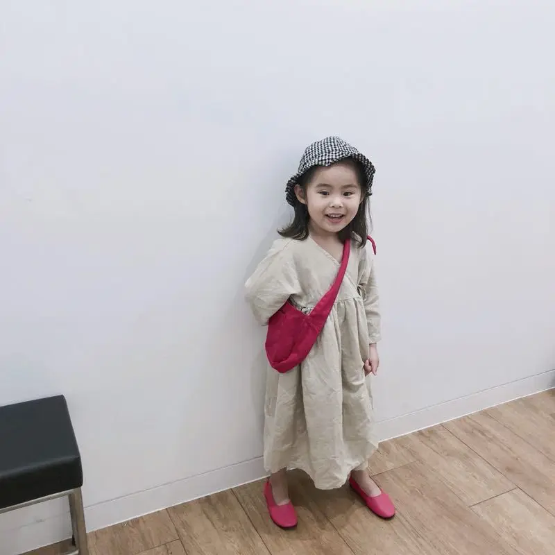 Новинка на осень в Корейском стиле, ретро, детская одежда для девочек из хлопка и льна платье Боковой носовой пальто длинный рукав ночное белье Однотонная одежда Детские платья