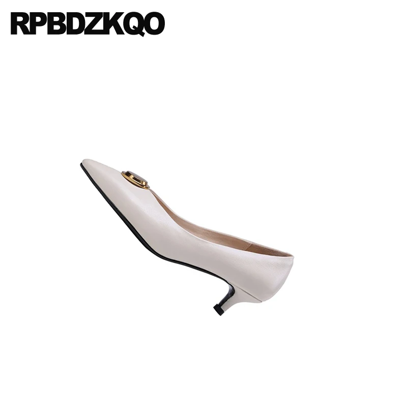 Scarpin/туфли-лодочки «рюмочка»; металлическая Дизайнерская обувь в европейском стиле; женская официальная обувь с острым носком; цвет бежевый; офисная обувь из натуральной кожи на низком каблуке; ; Размер 33