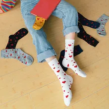 Новые женские жаккардовые японские носки средней длины с сердечками, хлопковые повседневные однотонные желтые черные носки, теплые модные забавные носки