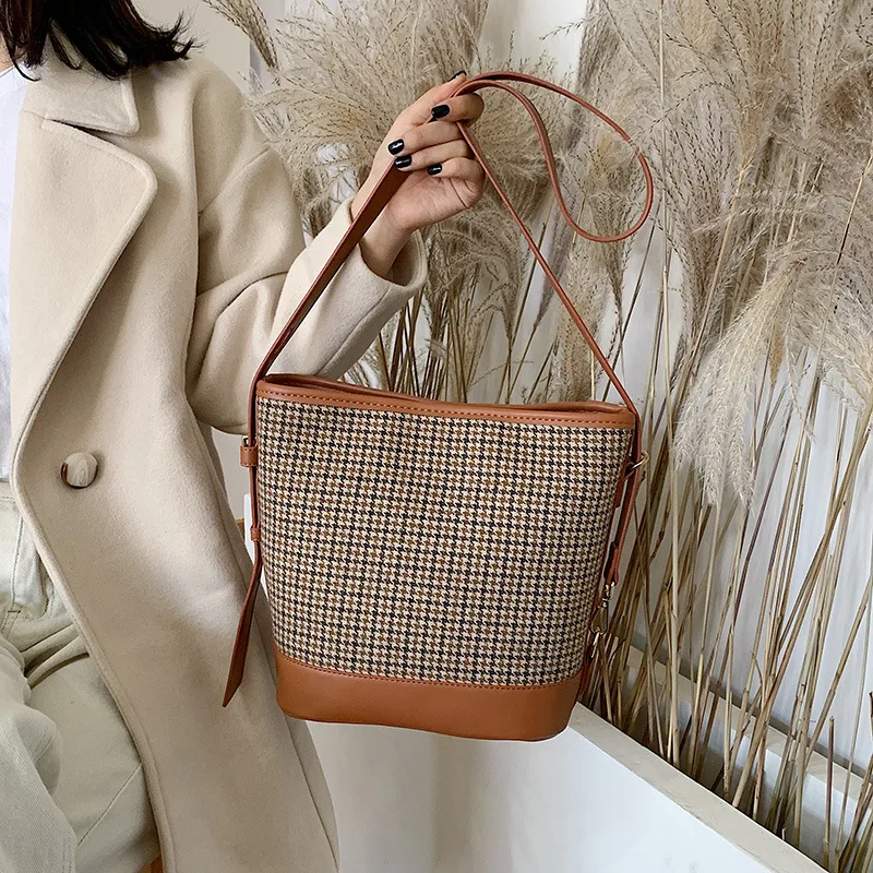 

Korean version of Simple Canvas Bucket Ins Baitao Lattice Fashion Handbag Stitching Coloured Single Shoulder Slant Women's Bag