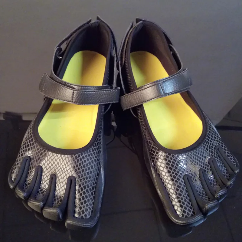 Findcool/обувь с 5 пальцами; женская обувь из эластичной ткани; спортивная обувь для прогулок; супер светильник; Переносные кроссовки с пятью пальцами - Цвет: Black