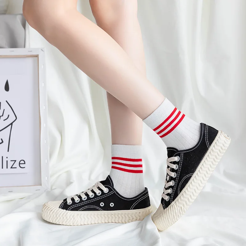 

2020 Funny Cute Japanese High School Girls Cotton Loose Striped Crew Socks Colorful Women Harajuku Designer Retro Short Socks