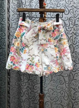 

2020 Early Spring New Women's Lace-up Knotted Waist Hugging Wave Pattern Selvage Embroidery Flower Shorts Casual 405