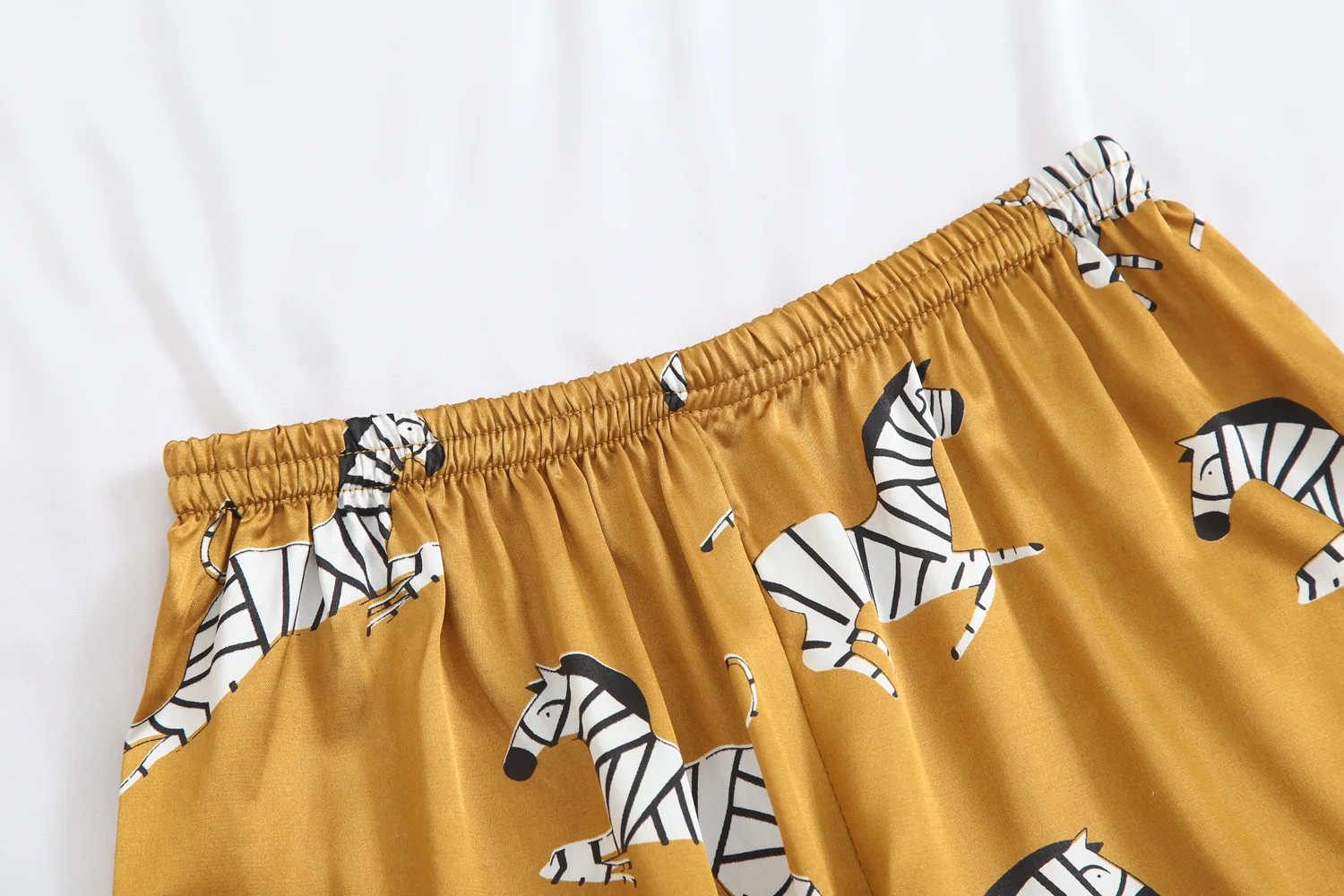 Весенняя женская лед Шелковая пижама наборы со штанами атласная пижама с принтом зебры женская сексуальная спагетти ремень Пижама 3 шт. домашняя одежда