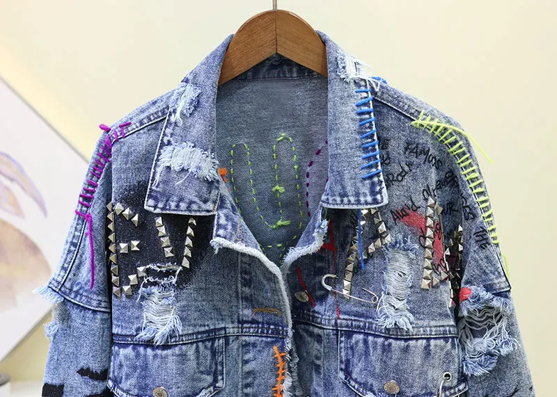 Chaquetas Mujer джинсовая куртка в стиле панк, женская джинсовая куртка с заклепками и граффити, женская Свободная куртка-бомбер, куртка, крутые джинсы, легкое пальто
