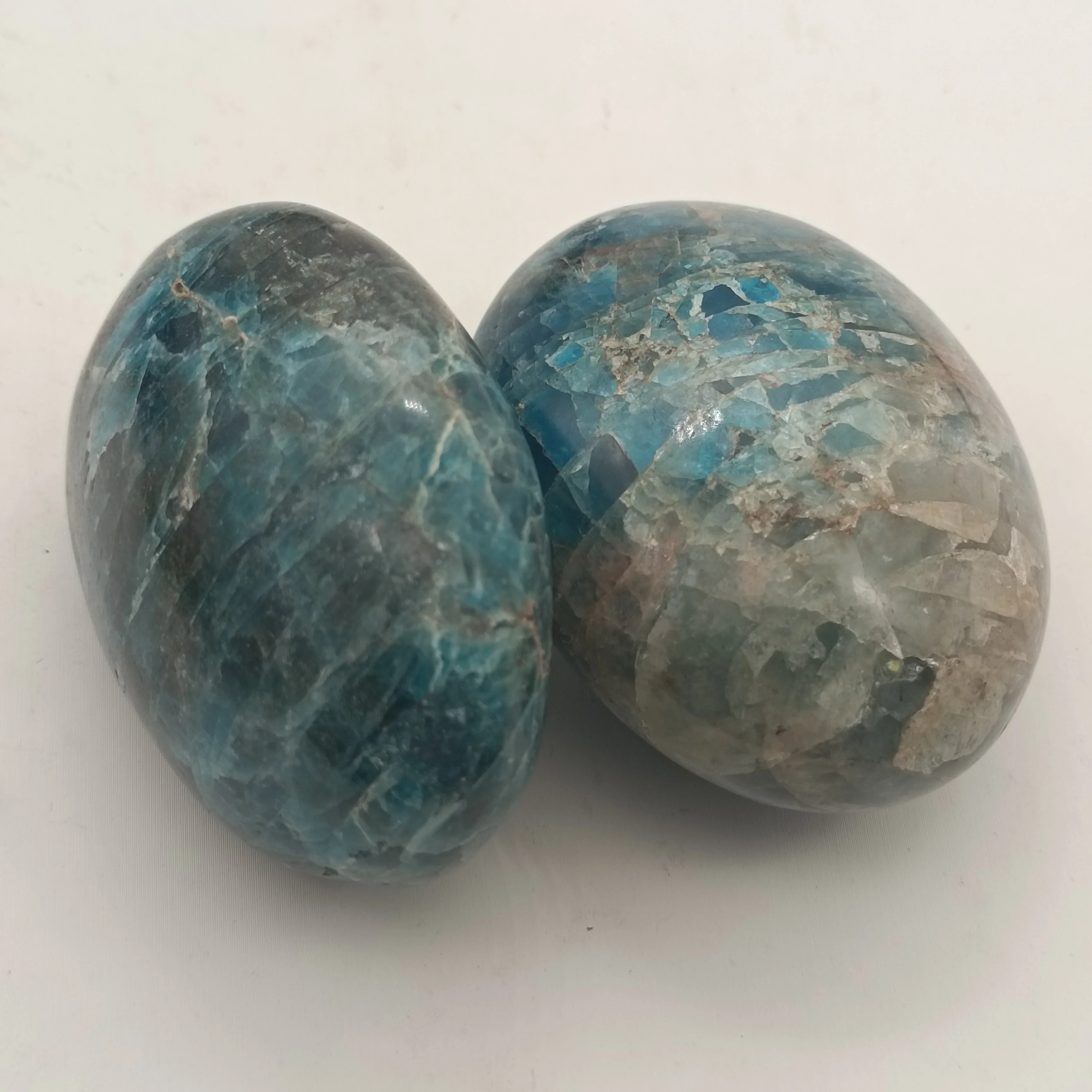 

1 шт., натуральные кристаллы апатита, 90-130 г