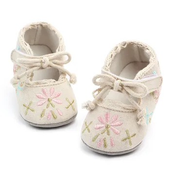 Nuovo fiore ricamo scarpe da bambina in cotone con suola antiscivolo scarpe da bambino primavera estate scarpe da bambino principessa ragazze primi camminatori 1