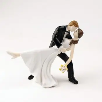 

Happy Princess Embrace Bride And Groom Wedding Cake Topper Decoration Couple figurine Craft Wedding Cake decorations supplies