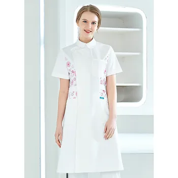 

Nurses wear short-sleeved women's round-neck printed white coat. Doctors wear guide clothes for pediatric oral cosmetology