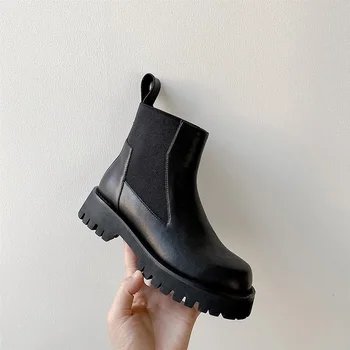 

New autumn/winter Genuine leather Women boots West Chelsea boots European brand boots The high quality Women's shoes